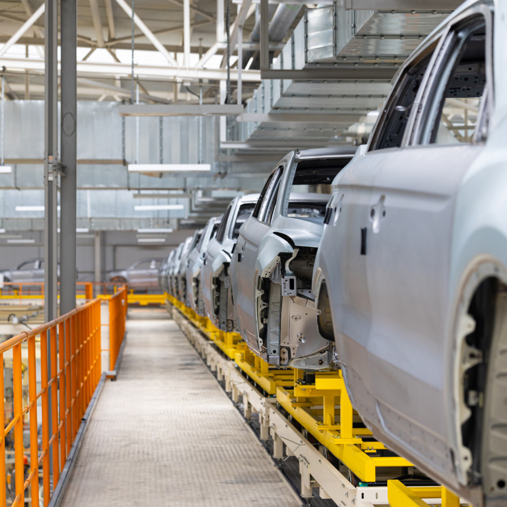 Fahrzeuge auf der Fertigungsstraße – Referenz aus der Automobilindustrie