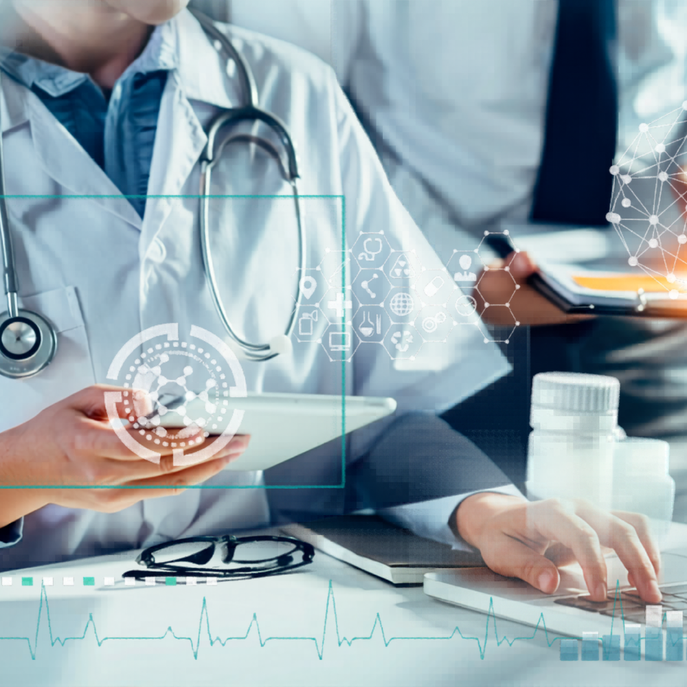 Arzt mit digitaler Patientenakte – Referenz aus dem Gesundheitswesen