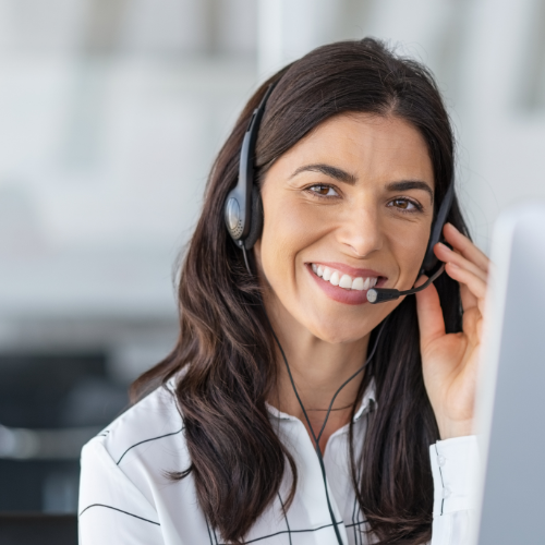 Mitarbeiterin mit Headset – Referenz aus dem Kundensupport